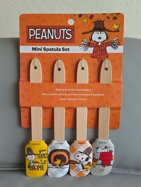 Peanuts Snoopy Fall Themed 4 pk spatula set NWT